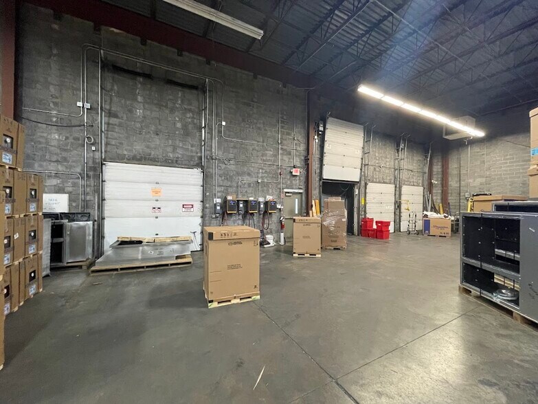 More Photos Of 1401 Erie Blvd, Syracuse Showroom For Sale