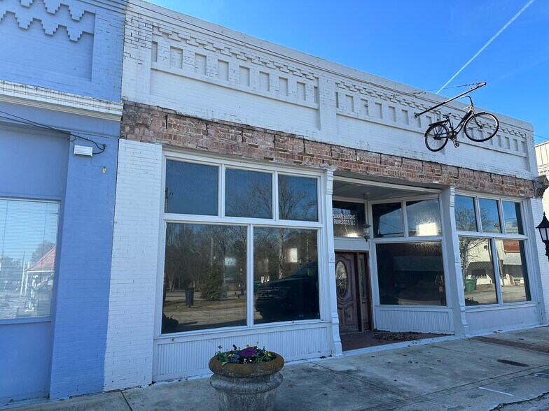 More Photos Of 13 Public Sq, Bowman Storefront For Sale