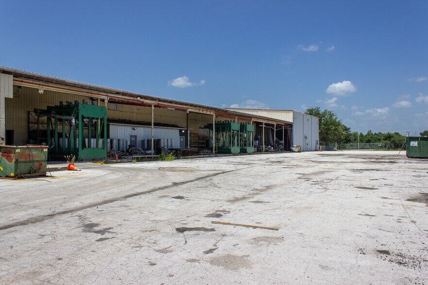 More Photos Of 310 Cypress Rd, Ocala Manufacturing For Lease