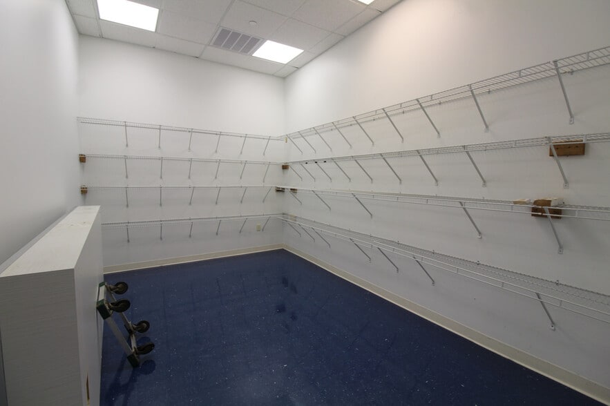 More Photos Of 949 3rd Ave, Huntington Storefront Retail Office For Lease