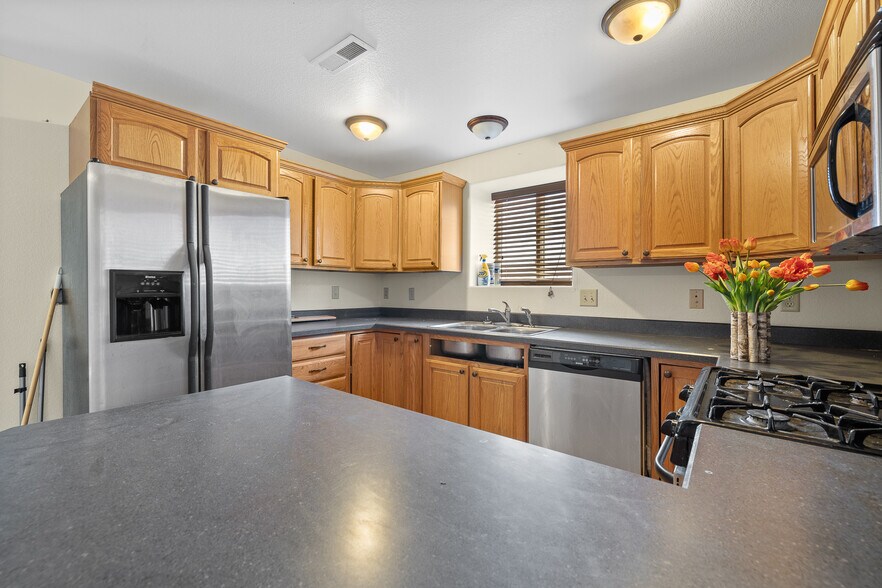 More Photos Of 306 Hillview Dr, Box Elder Office For Sale