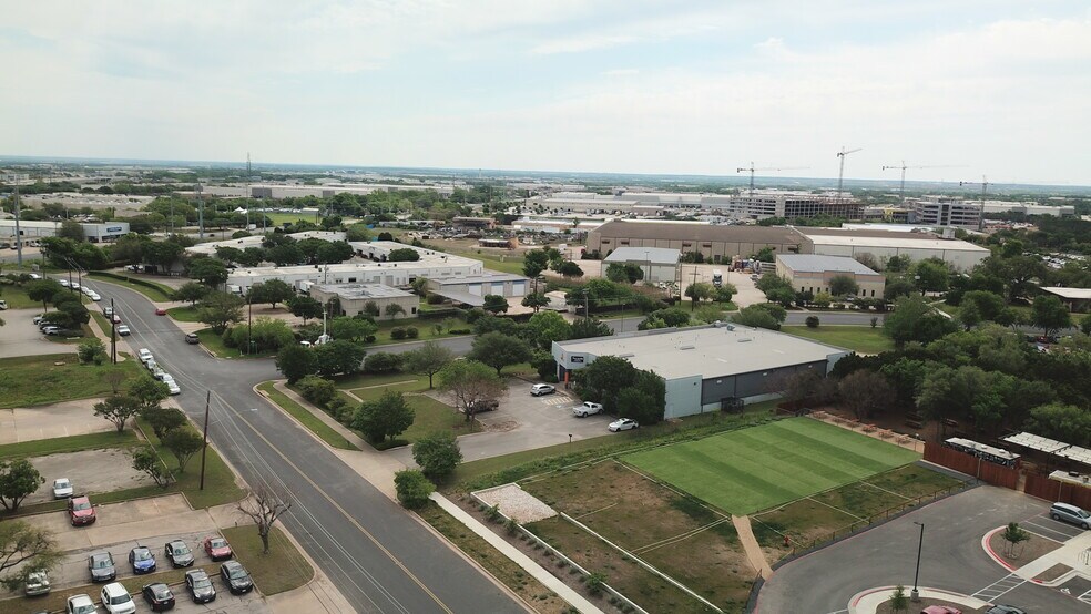 More Photos Of 3827 Promontory Point Dr, Austin Flex For Lease