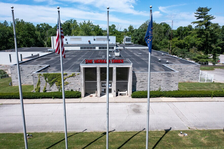 More Photos Of 1900 S Walnut St, Bloomington Manufacturing For Sale