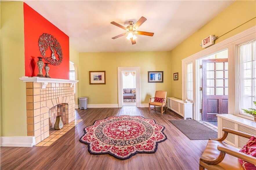 More Photos Of 121 Ridge Ave, Washington Funeral Home For Sale