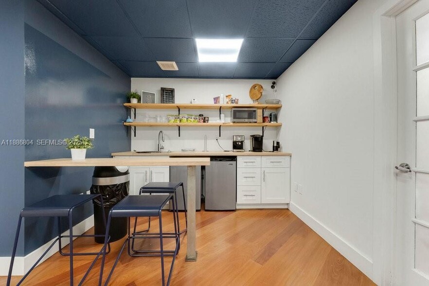 More Photos Of 2201 NW 102nd Pl, Miami Warehouse For Sale