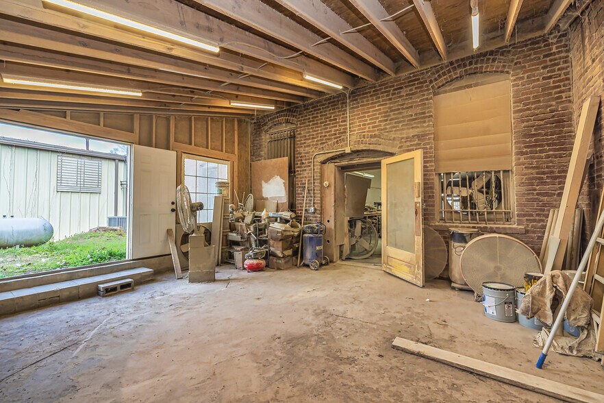 More Photos Of 11 Hunter st, Senoia Storefront For Sale