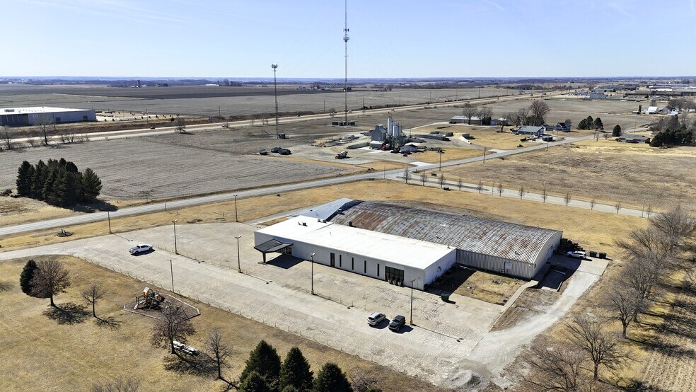 More Photos Of 2485 E Highway 163, Pella Warehouse For Lease