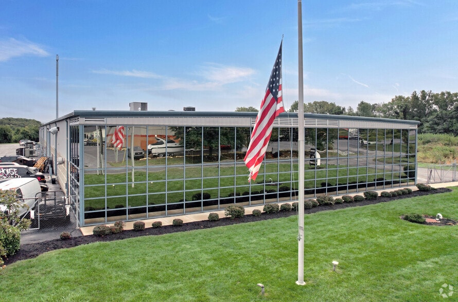 More Photos Of 57 Gasoline Aly, Indianapolis Warehouse For Lease