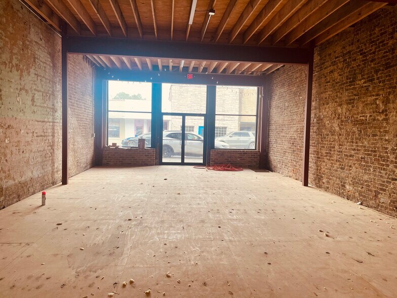 More Photos Of 109 Main Street, Columbiana Office For Lease