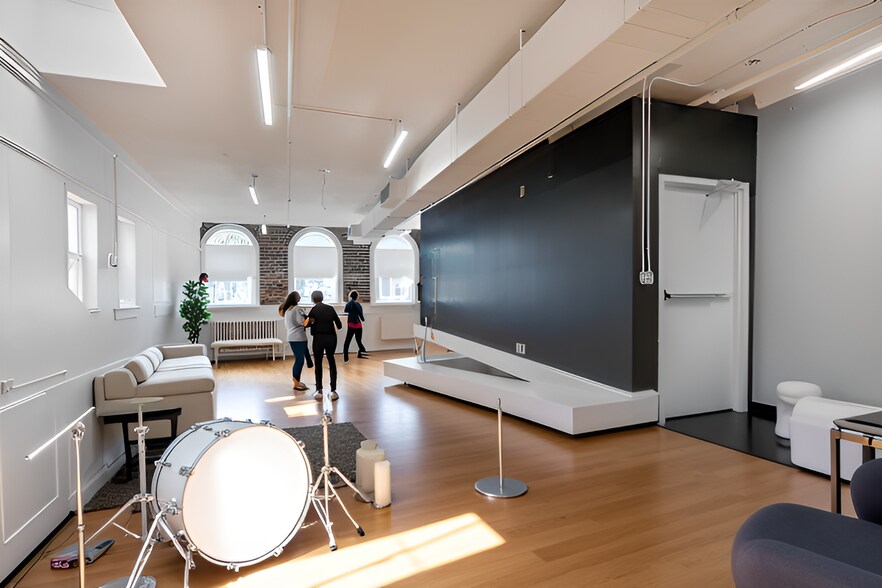 More Photos Of 2011 Magazine St, New Orleans Coworking Space