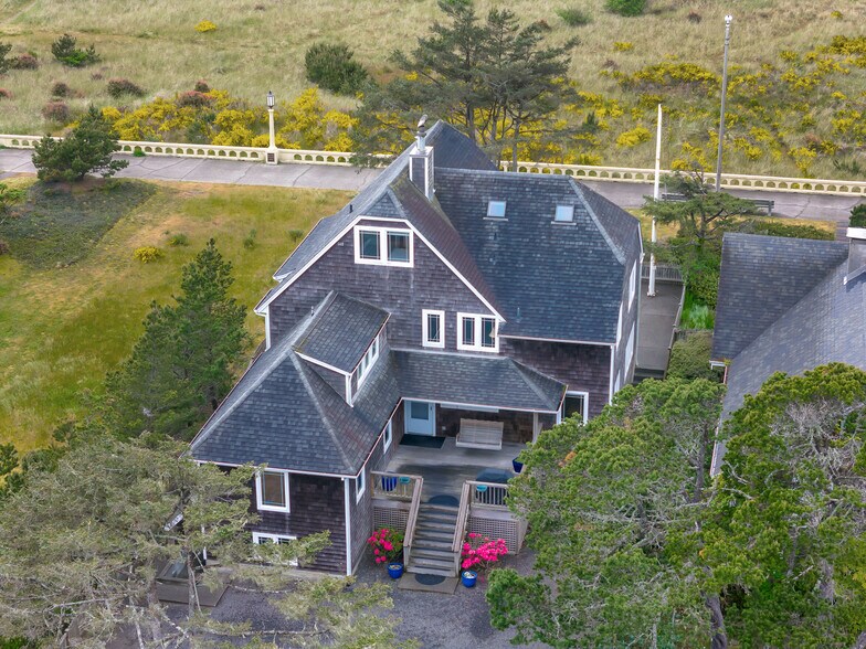 More Photos Of 1021 Promenade, Seaside Specialty For Sale