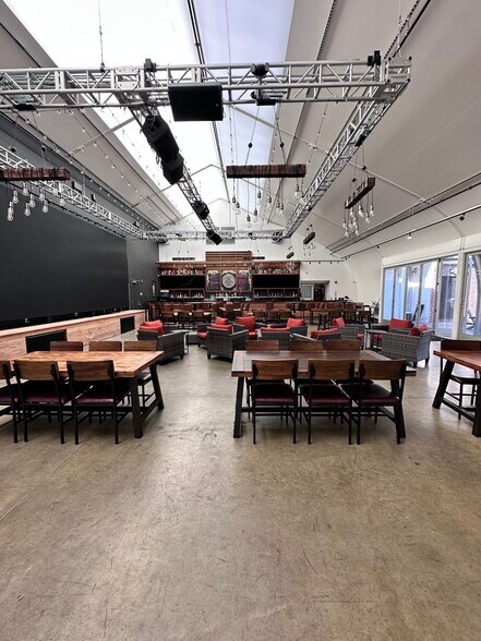 More Photos Of 64 Franklin St, Worcester Storefront Retail Residential For Lease