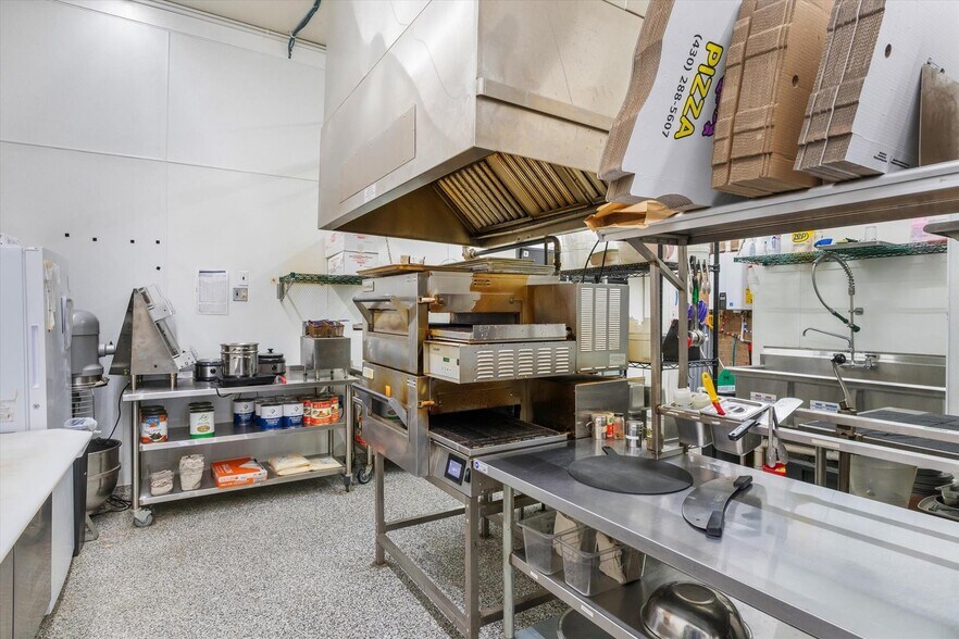 More Photos Of 111 NE Front St, Edgewood Storefront For Sale