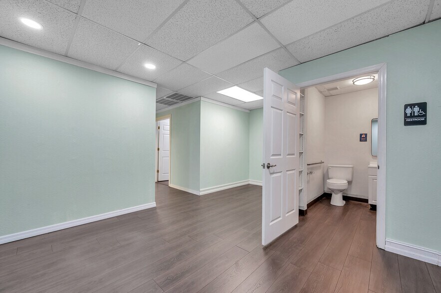 More Photos Of 5100 78th Ave N, Pinellas Park Medical For Lease