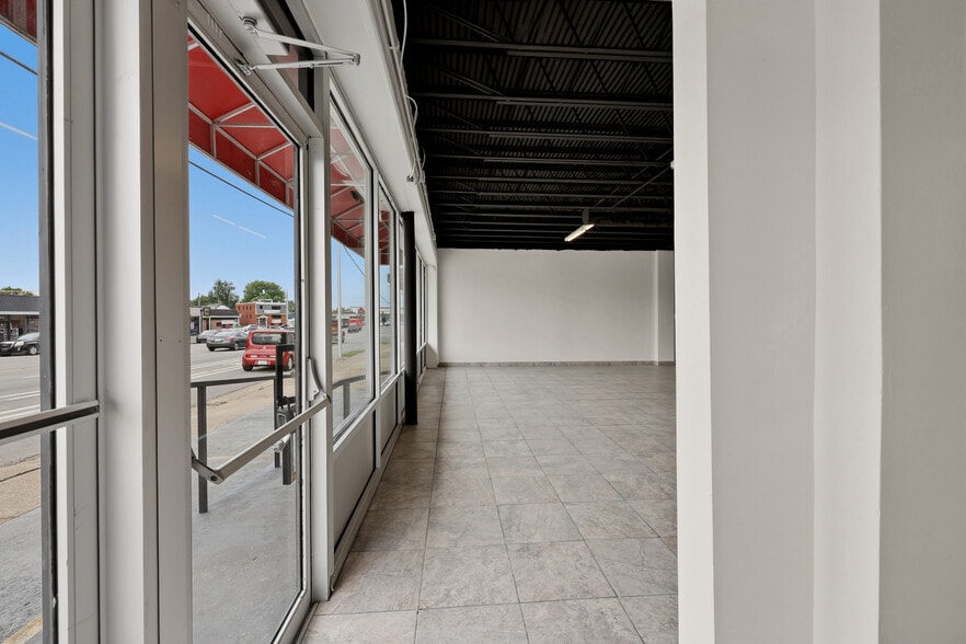 More Photos Of 937 Winchester Rd, Lexington Storefront For Lease
