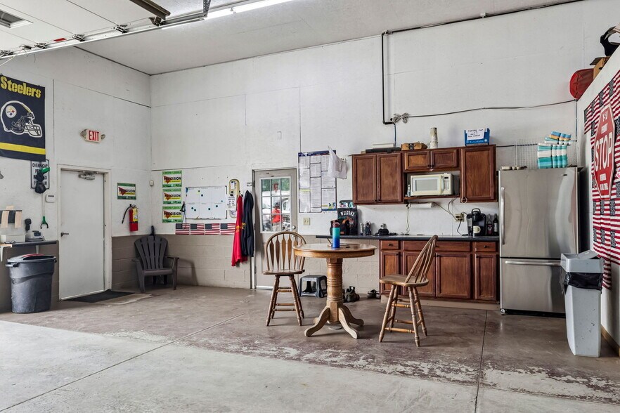 More Photos Of 3220 McCartney Rd, Youngstown General Retail For Sale