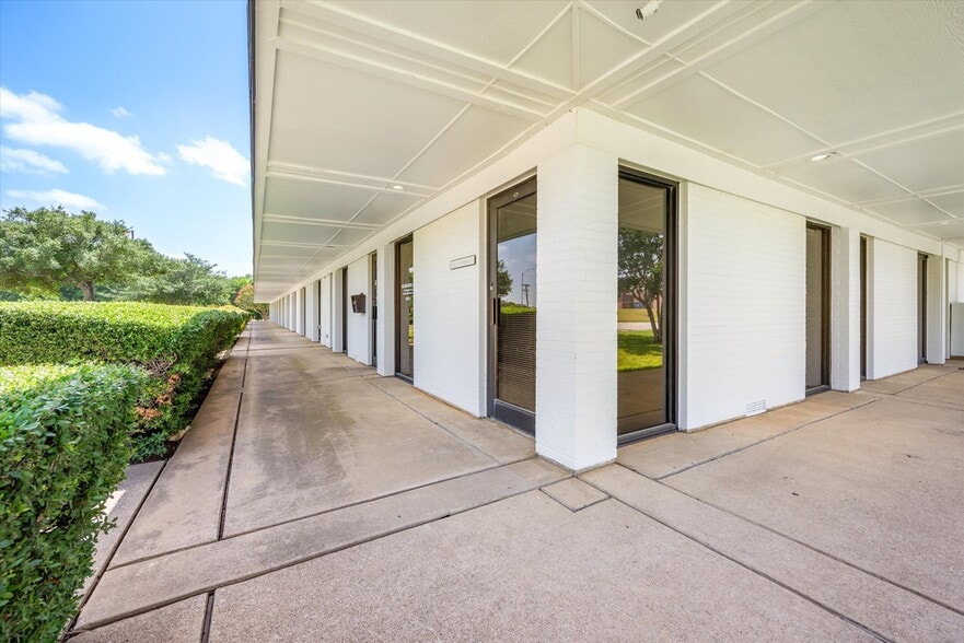 More Photos Of 2701 Osler Dr, Grand Prairie Medical For Sale