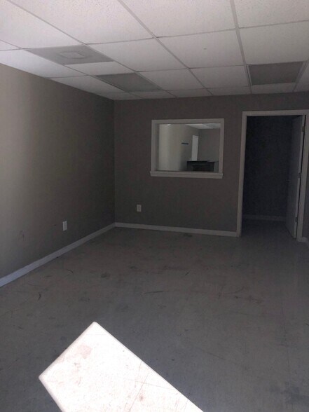 More Photos Of 9751 Mining Dr, Jacksonville Warehouse For Lease