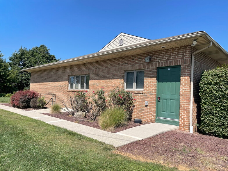 More Photos Of 800 Coventry Dr, Phillipsburg Office For Sale