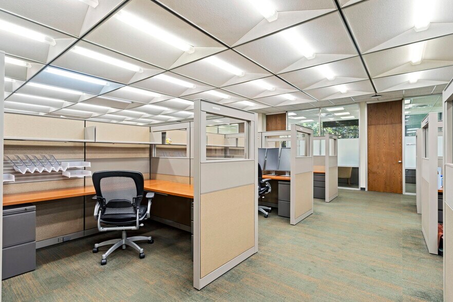 More Photos Of , Baton Rouge Office For Sale