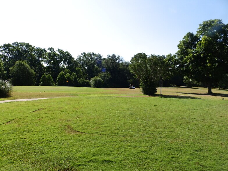 More Photos Of 2130 Country Club Rd, Palestine Golf Course Driving Range For Sale