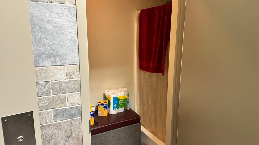 More Photos Of 100 Windermere Ave, Ellington Warehouse For Lease