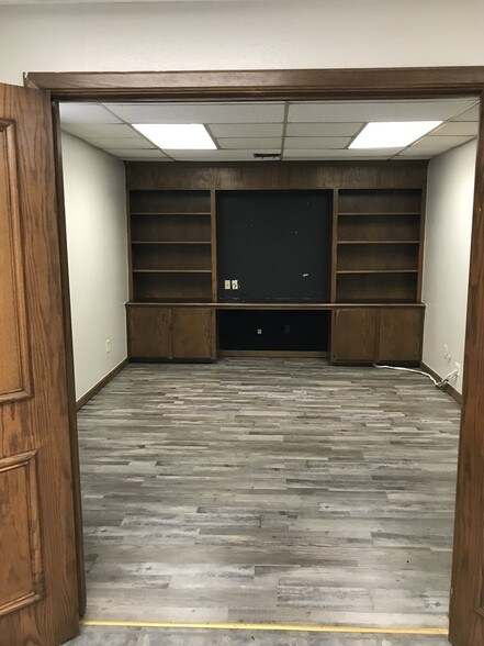 More Photos Of 901 N Virginia Ave, Oklahoma City Manufacturing For Lease