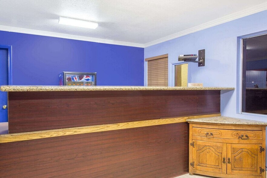 More Photos Of 1624 N Black Canyon Hwy, Phoenix Hotel For Sale