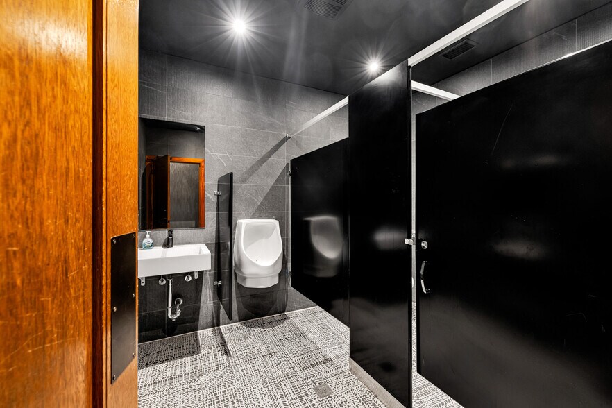 More Photos Of 7039 Greenleaf Ave, Whittier Restaurant For Sale