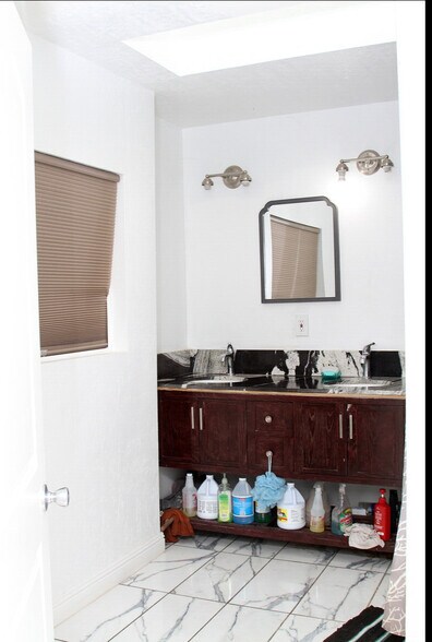 More Photos Of 1636 S Clovis Ave, Fresno Specialty For Sale