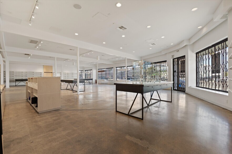 More Photos Of 2000 S La Cienega Blvd, Los Angeles Storefront For Lease