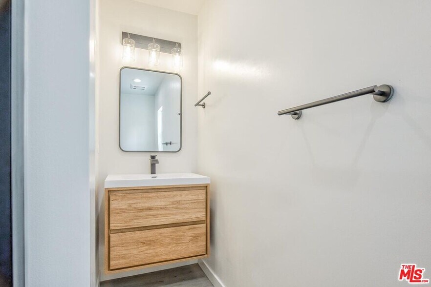 More Photos Of 158 N Edgemont St, Los Angeles Multifamily For Sale