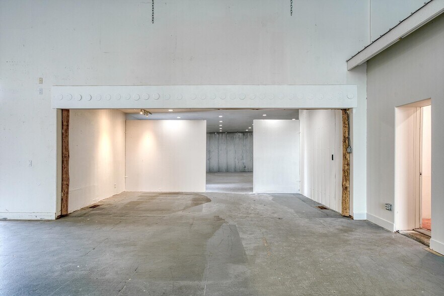 More Photos Of 1125 W Steele Ln, Santa Rosa Freestanding For Lease