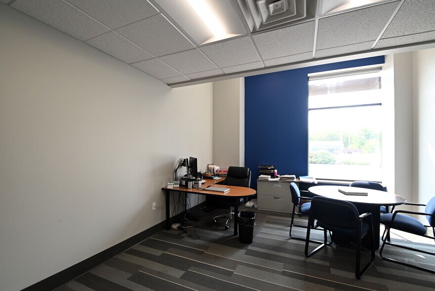 More Photos Of 1730 W North Ave, Milwaukee Medical For Sale