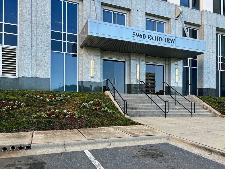 More Photos Of 5960 Fairview Rd, Charlotte Coworking Space
