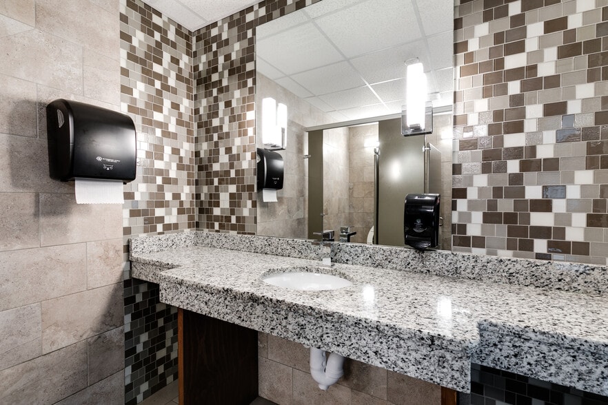 More Photos Of 2025 E Main St, Richmond Office For Lease