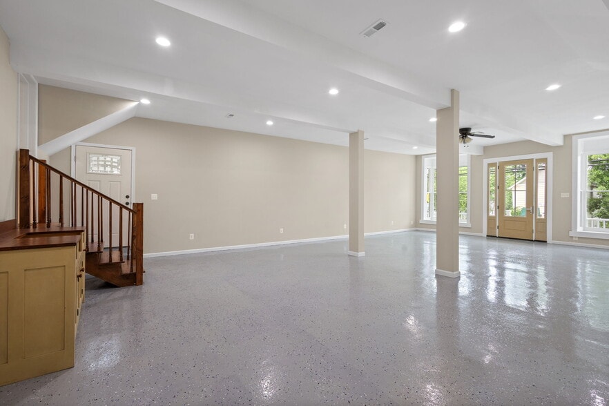 More Photos Of 8519 Chestnut Ave, Bowie Storefront For Sale