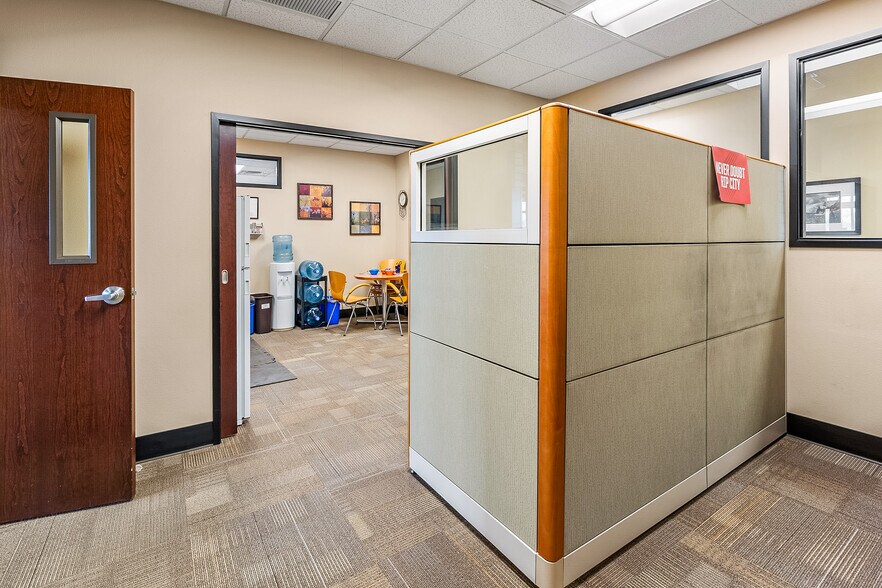 More Photos Of 1301 Poplar Dr, Medford Medical For Lease