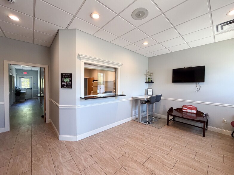 More Photos Of 200 Mountain Rd, Suffield Office For Lease