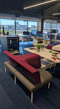 More Photos Of 1401 Commerce Pky, Bloomington Flex For Lease