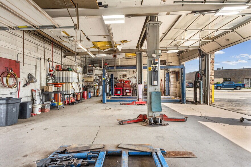 More Photos Of 9800 W Belmont Ave, Franklin Park Auto Repair For Sale