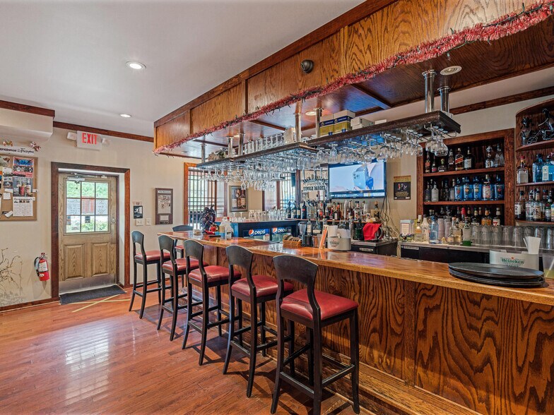 More Photos Of 1495 Farmington Ave, Pottstown General Retail For Sale