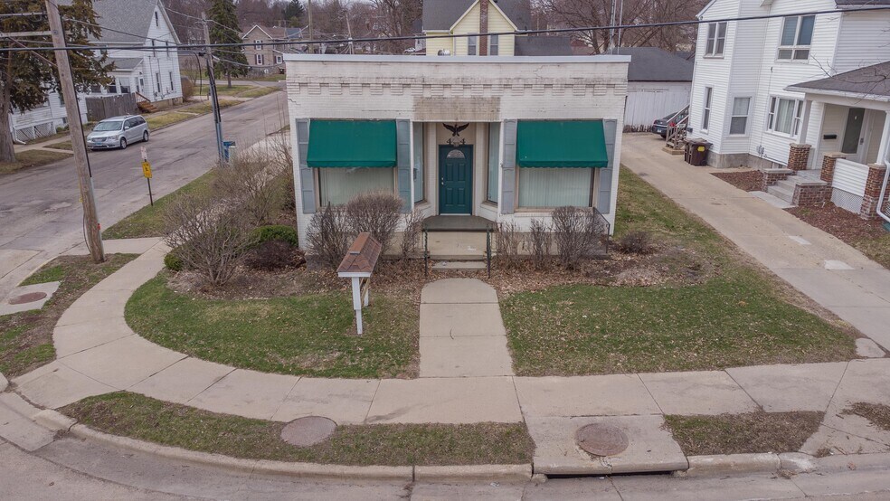 More Photos Of 404 N West Ave, Freeport Office For Sale