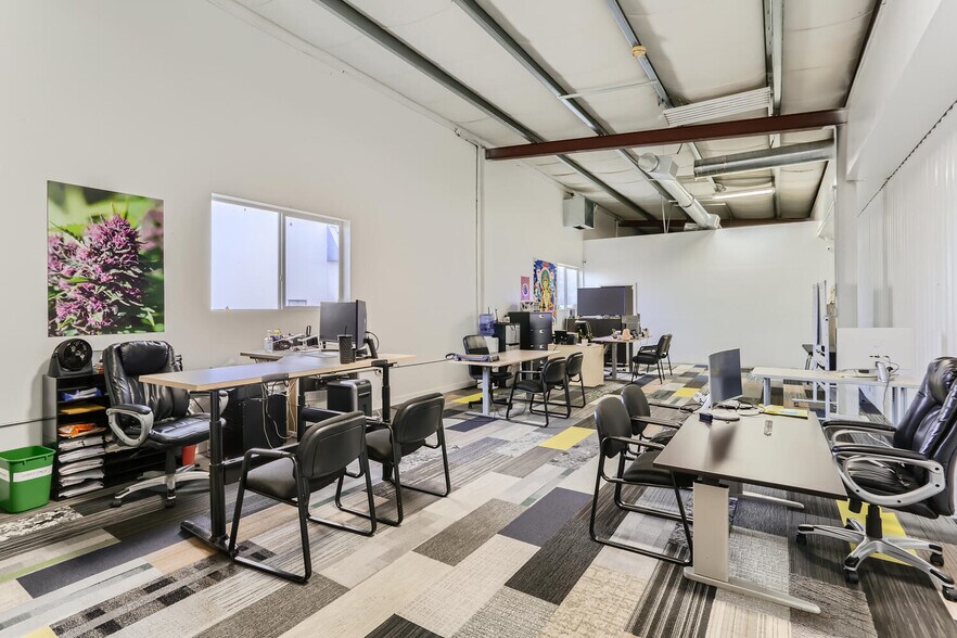 More Photos Of 81 NE Columbia Blvd, Portland Industrial For Sale