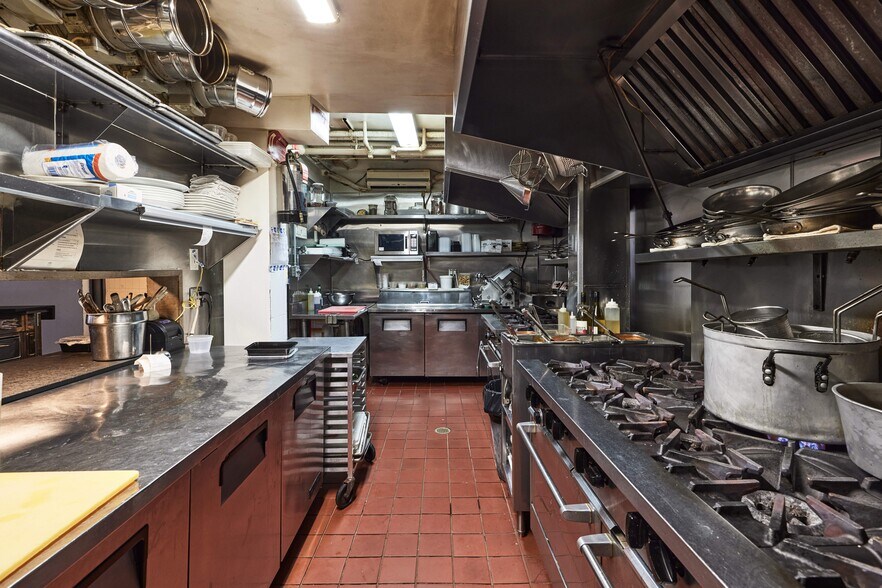 More Photos Of 227 Front St, New York Apartments For Lease