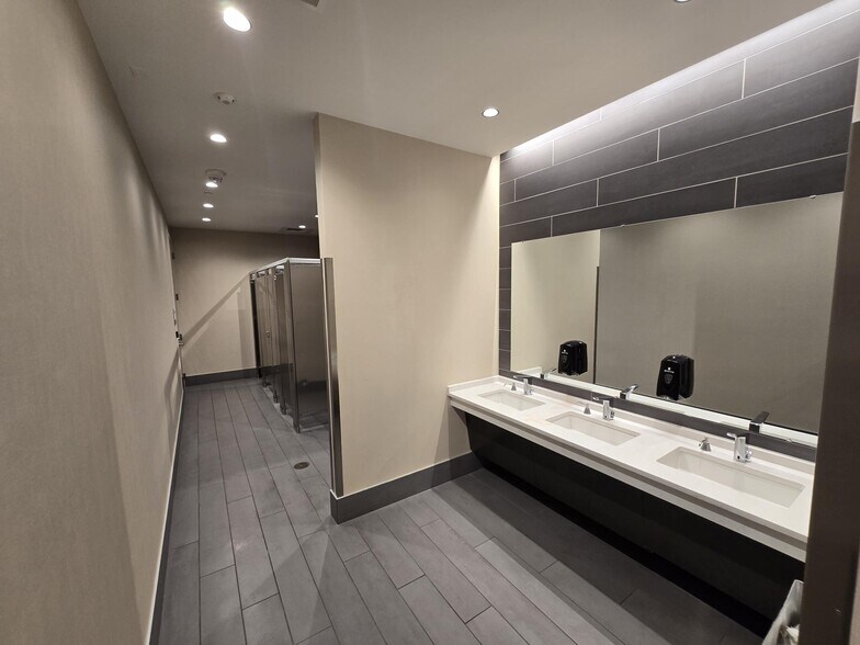 More Photos Of 601 N Mesa St, El Paso Office For Lease