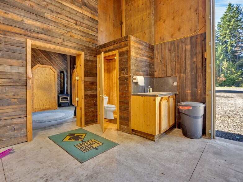 More Photos Of 44434 SE Coalman Rd, Sandy Light Manufacturing For Sale