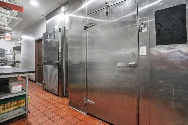 More Photos Of 7653 International Dr, Orlando Freestanding For Lease