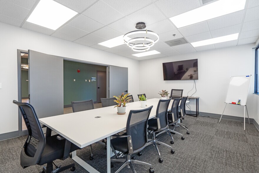 More Photos Of 200 W Towsontown Blvd, Towson Coworking Space