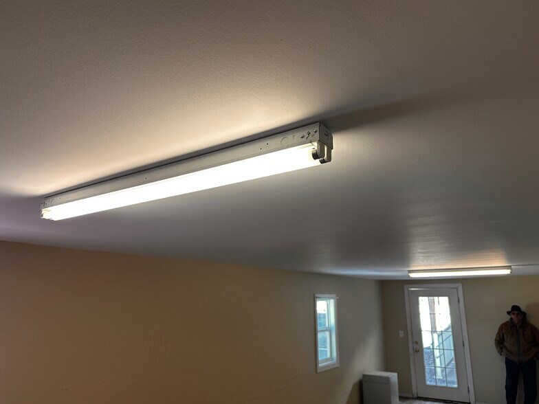 More Photos Of 522A S Main St, Broadway Flex For Sale